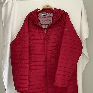 Gently worn red COLUMBIA JOY PEAK. With hood.. soooo warm!